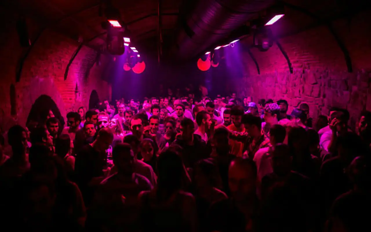 Gare Club beneath São Bento Station, Porto, Portugal